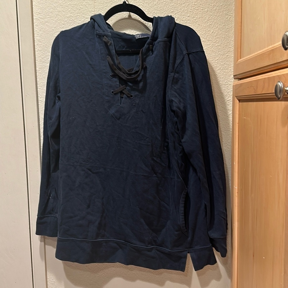 Gap sweat shirt